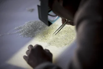 Angola Makes Bid for Anglo American’s De Beers Stake, Rivaling Botswana