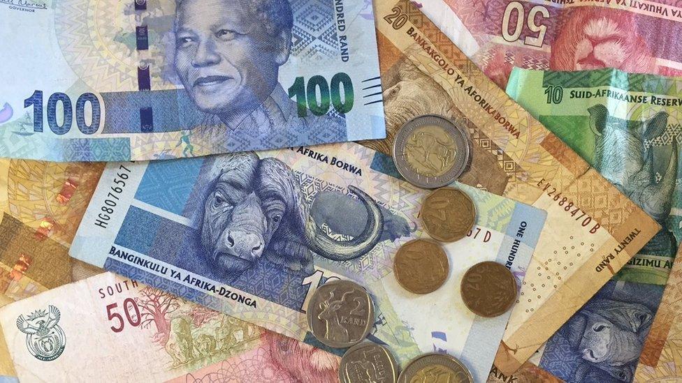 Rand Faces Seasonal Pressure as Markets Question SARB's Interest Rate Outlook