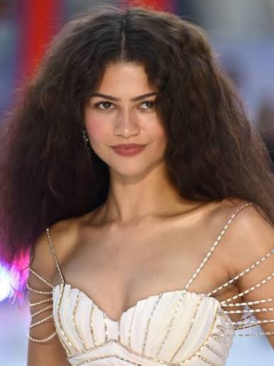 Zendaya Debuts Soft Glam at Spider-Man: Brand New Day London Premiere