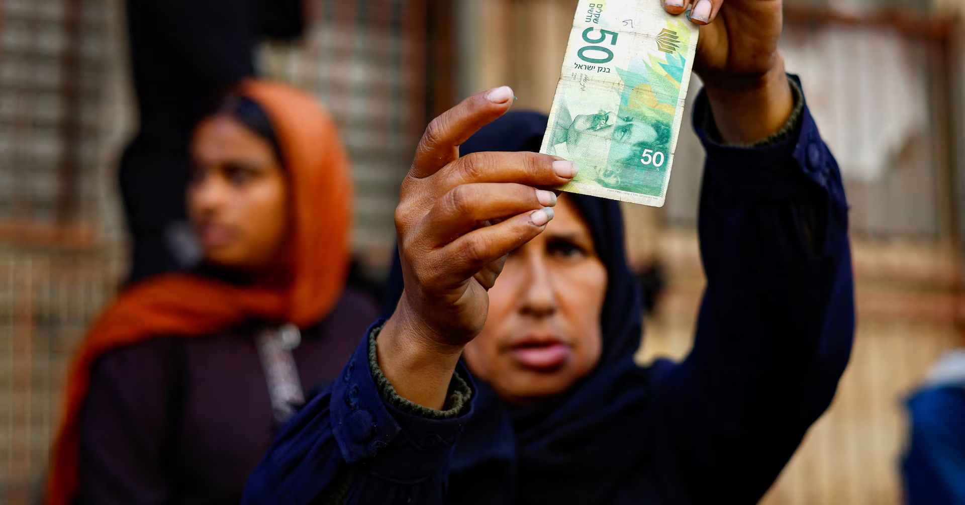 Gold Becomes a Financial Lifeline for Palestinians Amid Gaza Cash Crisis