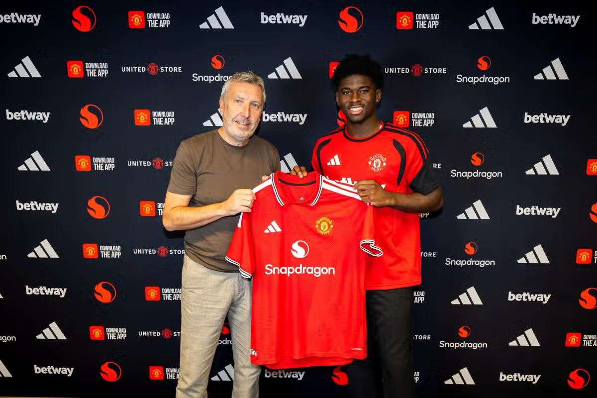 Manchester United Sign Baleba in £70m Midfield Move